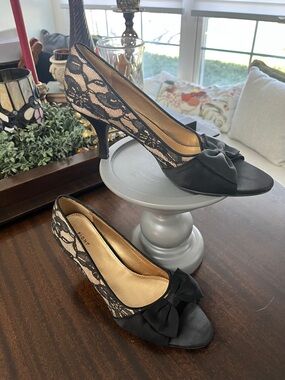 FIONI Clothing Black Lace Peep-Toe Heels with Bow Accent